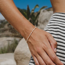 Load image into Gallery viewer, Cahaya Mother of Pearl Beaded Bracelet