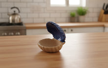 Load image into Gallery viewer, Two-tone Clam Dish