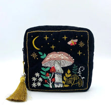 Load image into Gallery viewer, Forage Black Makeup Bag
